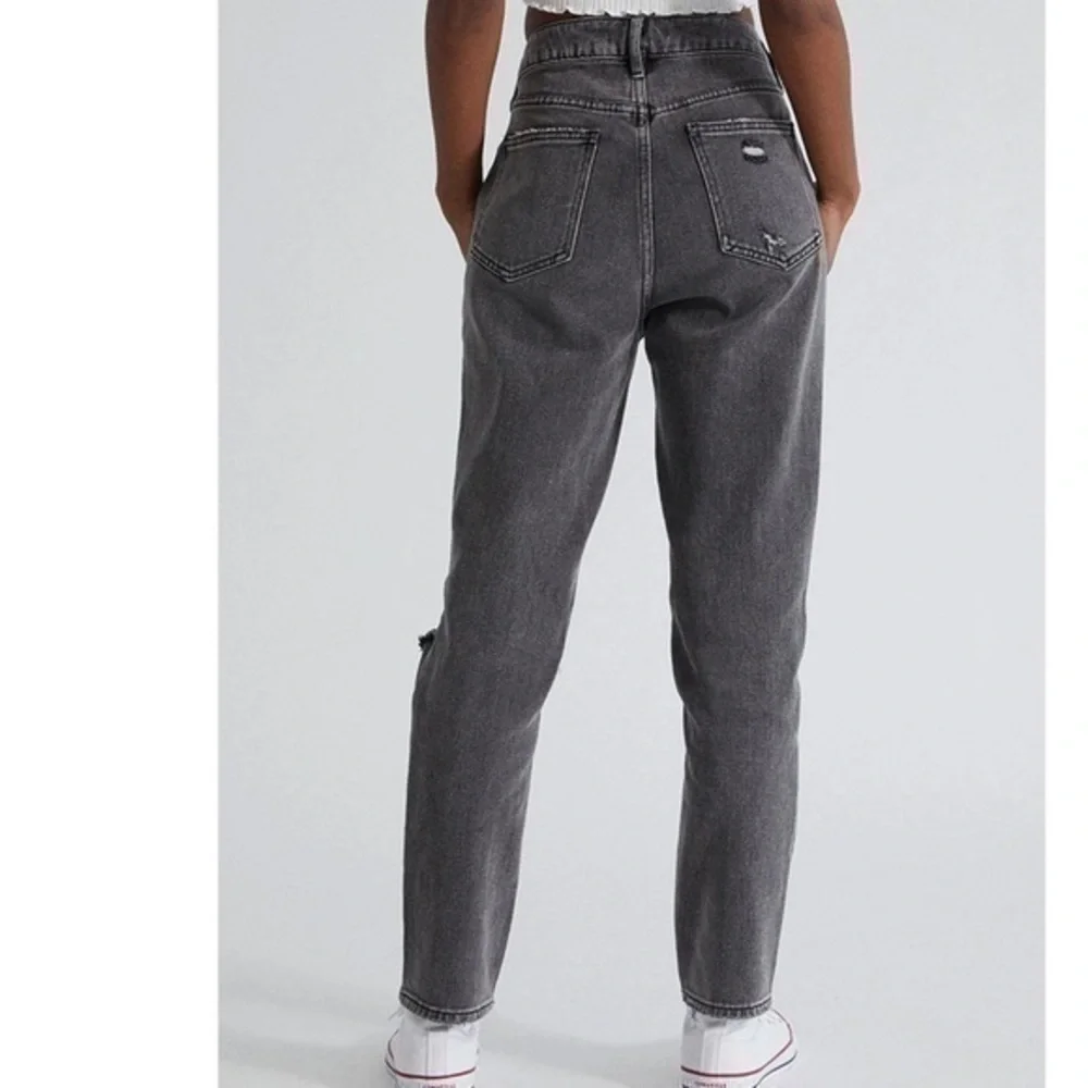 PacSun Faded Black Ripped Mom Jeans 25